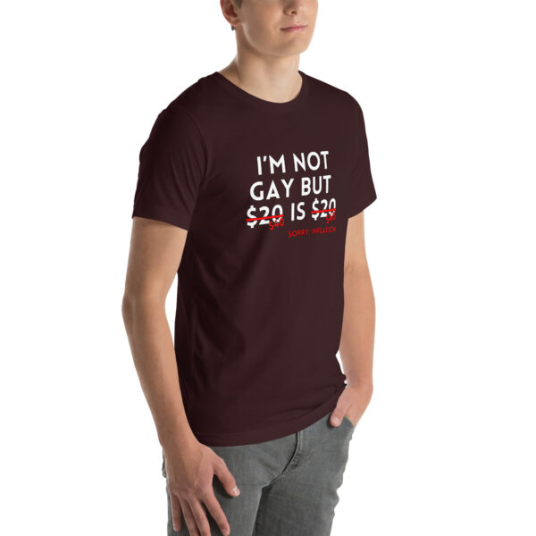 Person wearing a brown t-shirt with the humorous text "I'm Not Gay" about money.