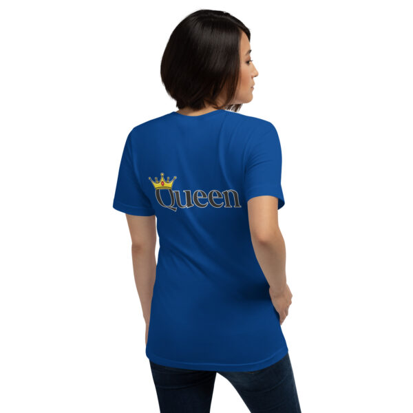 A person wearing a T-shirt in blue featuring the "Queen" product name and a crown design on the back, standing in a profile view.